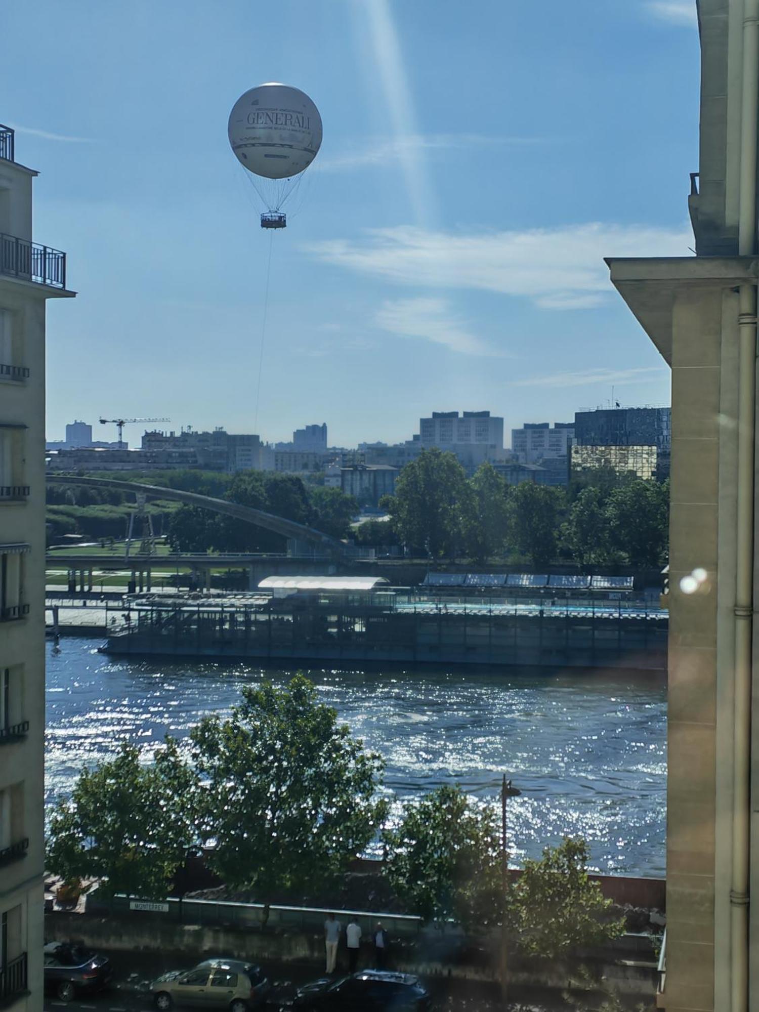 View Sur La Seine Leilighet Paris Eksteriør bilde