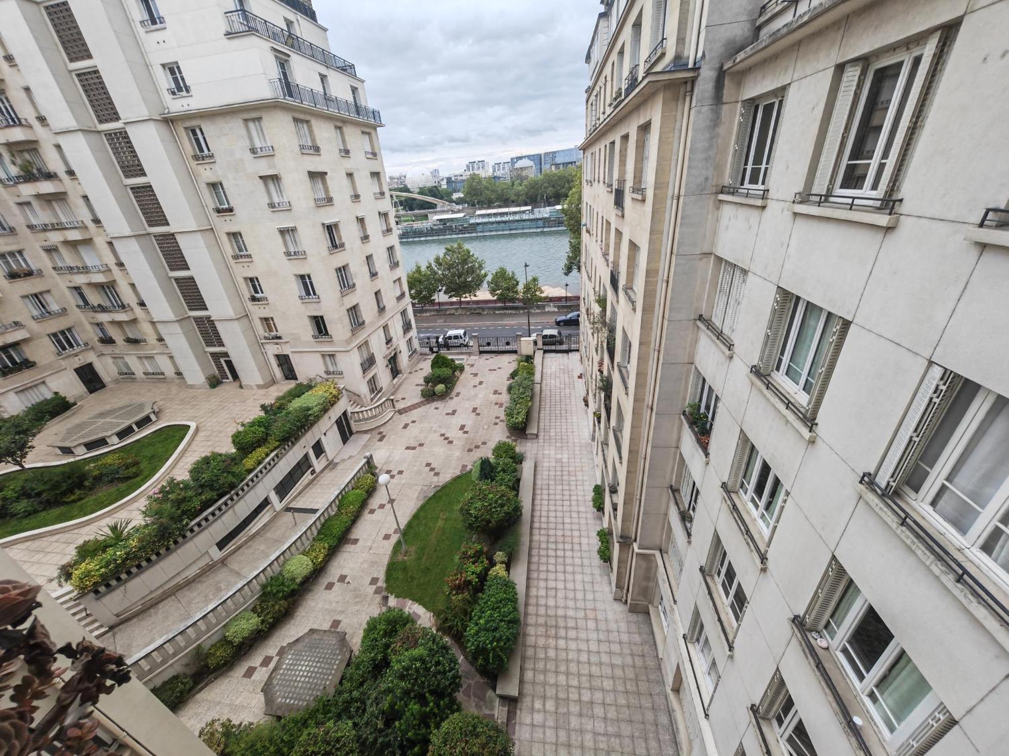 View Sur La Seine Leilighet Paris Eksteriør bilde